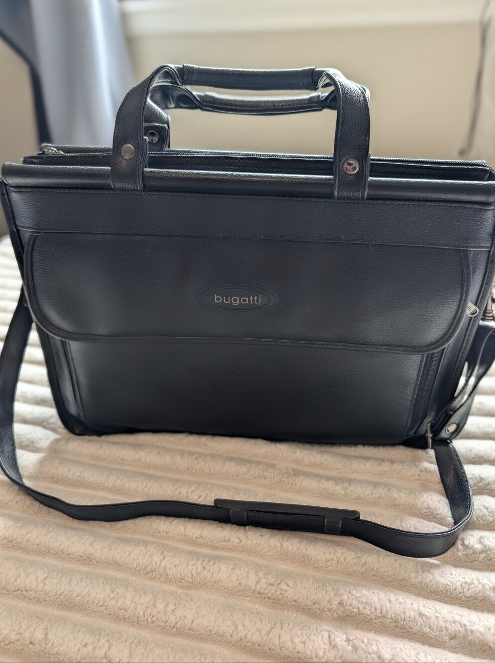 Bugatti Black Leather Business Briefcase with Shoulder Strap